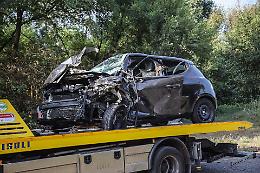 Tremendo frontale in via Acquaviva, muore la 50enne Fatma Dhaouadi