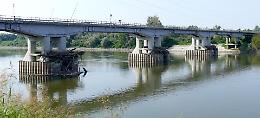 Ponte: «Altri detriti intorno ai piloni e nessuno agisce»