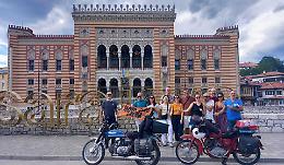 L'impresa: con la moto fino all'isola del mito
