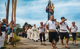 Folla di fedeli per la Madonna del Po