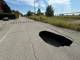 Cedimento del manto stradale in via San Rocco