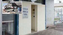 Le notti all’addiaccio nella ‘culla per la vita’