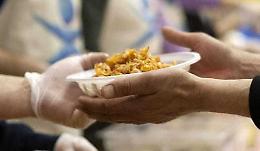 Senzatetto: igiene e alimenti, servizi essenziali rafforzati