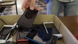 Scuola, sull'uso del cellulare i presidi si dividono