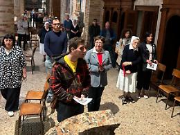 Fedeli alla messa in duomo e alla processione per l’Esaltazione della Santa Croce