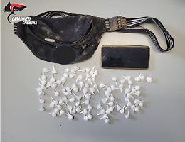 Non si ferma all'alt e scappa con 94 dosi di cocaina: catturato dai carabinieri
