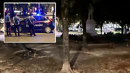 Aggredito a bastonate nel buio di piazza Roma
