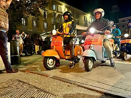 Invasione di vespisti nelle vie della città