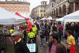 Festa del volontariato:  una mano tesa a chi resta indietro