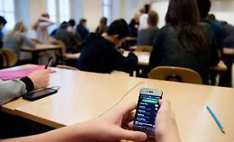Stop ai cellulari: salta il progetto scolastico