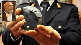 In aula perdona l’ex: «Ora via quel braccialetto»