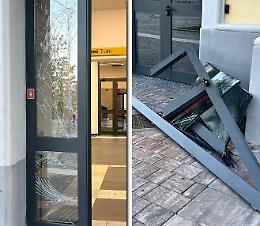 Raid vandalico alla stazione ferroviaria