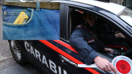 Gira in paese con un coltello: denunciato