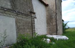 Il caso: «Il cimitero non è una discarica»