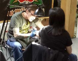 Tutti pazzi per i tattoo tra inchiostri e fantasia