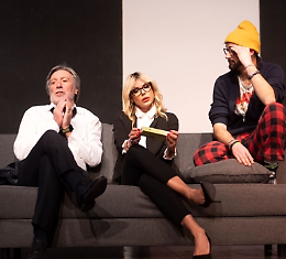 "Una come me" commedia con Matilde Brandi