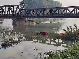 Maltempo e piena dell'Oglio bloccano il cantiere del raddoppio ferroviario 