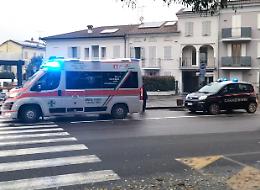 Mamma investita sulle strisce pedonali davanti alla materna