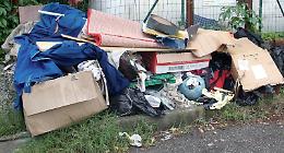 Calano i rifiuti abbandonati, ma Comune e Aprica intensificano i controlli