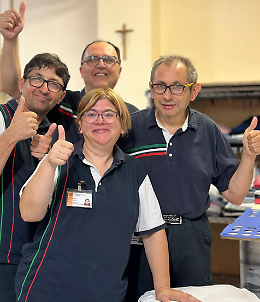 Disabilità e lavoro: a lavare e stirare ci pensano Laura, Luciano, Michele e Gabriele