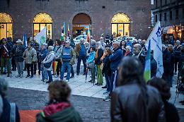 Colori e un grido: «Adesso vinca la pace» 
