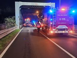 Auto si ribalta sul ponte sul Po, rallentamenti fino alla tangenziale