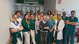 A un mese dall'Ictus Omar torna in reparto per ringraziare i sanitari