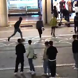 Giovani agitati e carabinieri in azione