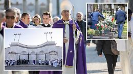 Defunti: presenza ininterrotta al cimitero, e lo scalone torna a splendere