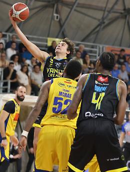 Scafati batte la Vanoli: decisivo Stewart con 35 punti