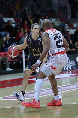 La Juvi si perde sul più bello. Cento rimonta e passa 88-87