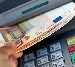 Il paese rimane senza bancomat