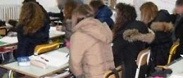 La caldaia va in panne. Aule al gelo, lezioni dimezzate