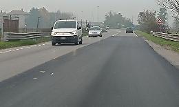 Il rischio corre sull’asfalto senza strisce