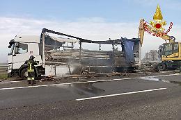 Incendio di un mezzo sulla A21: uscita obbligatoria a Cremona