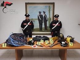 Sull'auto rubata arnesi da scasso: arrestati