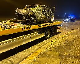 Guida sotto l'effetto di alcol e droga e causa un incidente mortale, arrestato