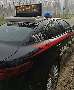 Alla guida dopo aver bevuto, scontro frontale con un'altra auto