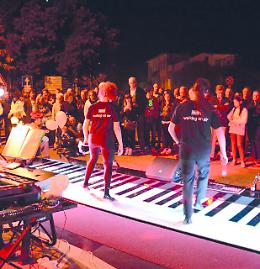 Evento speciale con il più grande Pianoforte "a pavimento" d'Europa