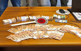 Arrestato spacciatore: trovato con 60.000 euro in casa
