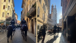 Controlli straordinari per le festività: pattuglia a cavallo incanta i cittadini