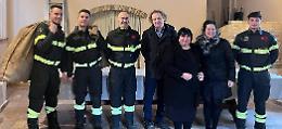 I vigili del fuoco con i piccoli di ‘Agnese’