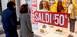Saldi alle porte, il debutto nei negozi il 4 gennaio