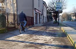 Strade e marciapiedi ricoperti di ghiaccio: «Le salature non bastano»