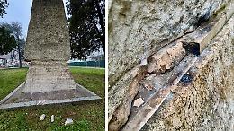 Danneggiato il monumento ai caduti di Cefalonia, botti di Capodanno primi sospettati