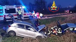 Scontro tra due auto all'incrocio maledetto, quattro feriti