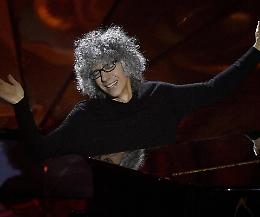 Giovanni Allevi al Ponchielli detta le regole del pianoforte