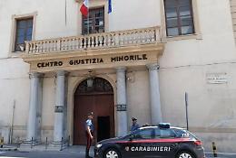 Estorsione al padre che si uccide, 16enne arrestata col fidanzato