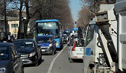 Via Stazione paralizzata. Posteggi e bus: si cambia 