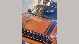 Furto in una villetta, rubata una Mini Cooper S